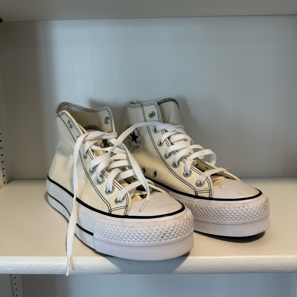 Women’s Converse platform high top sneaker size 7